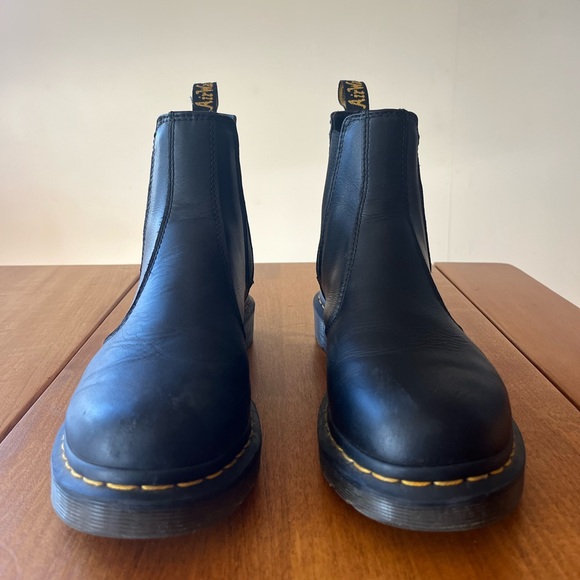 Dr. Martens 2976 Chelsea Boot - Picture 4 of 9